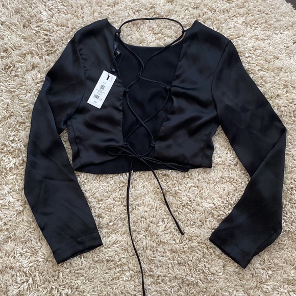 Satin crop top with adjustable tie back - Picture 4 of 6